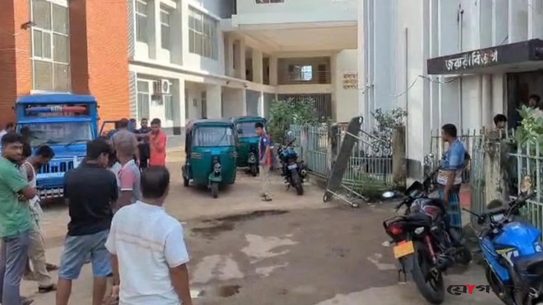 নেশার টাকার বিরোধে মায়ের দায়ের কোপে প্রাণ গেল ছেলের