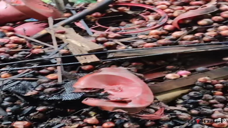 ট্রাক ড্রাইভার থেকে বাদ দেওয়ার কারনে আগুন দেন দোকানে