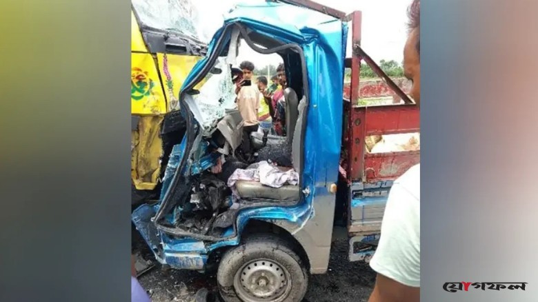 বগুড়ায় দুই ট্রাকের সংঘর্ষ, নিহত ৪