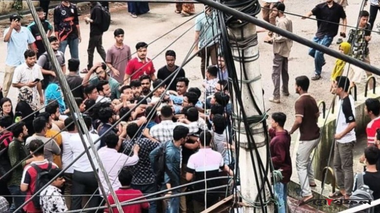 জগন্নাথ বিশ্ববিদ্যালয়ে ছাত্রদল–ছাত্রশিবির সংঘর্ষ..