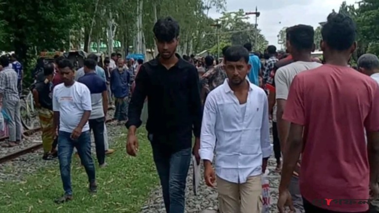 চলন্ত ট্রেনে উঠতে গিয়ে প্রাণ গেল রেলকর্মীর