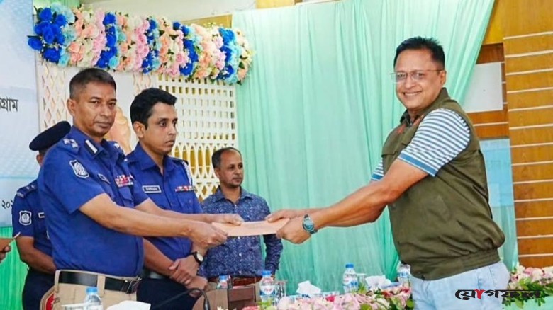 মাদক উদ্ধারে সেরা, পুরস্কৃত ডিবির এসআই ফারুক