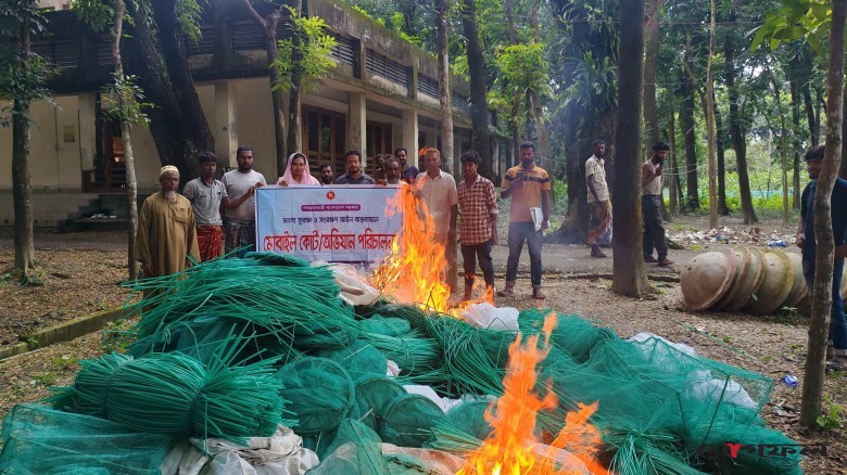 বেড়ায় চায়না দুয়ারি জালের কারখানায় অভিযান, ১০ লাখ টাকার জাল জব্দ