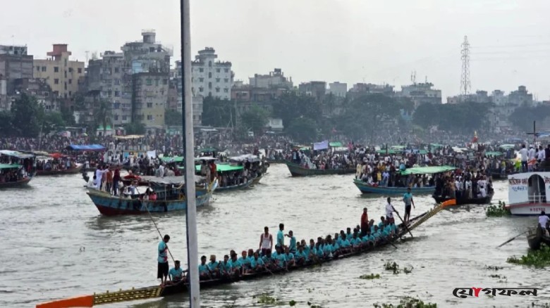ঢাকার ৪১৬ বছর পূর্তিতে বুড়িগঙ্গায় নৌকা বাইচ
