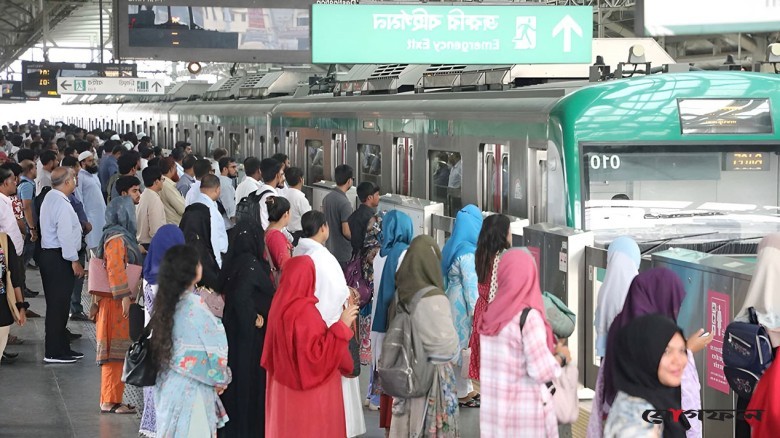 সেবার পরিধি বাড়িয়ে মেট্রোরেলে আয় বাড়াতে নানা উদ্যোগ
