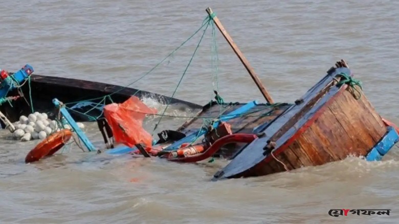 সাগরে ট্রলার ডুবি, ৮ জেলে উদ্ধার; নিখোঁজ ৫