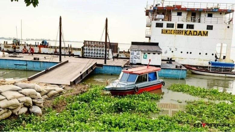 ব্রহ্মপুত্রে ১৫ দিন ধরে ফেরি বন্ধ, চরম দুর্ভোগে পণ্যবাহী যানবাহন