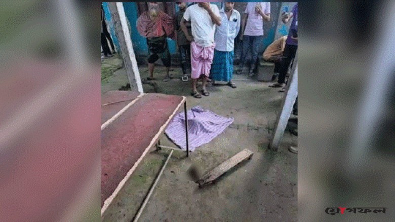 যশোরে মাকে বটি দিয়ে হত্যার অভিযোগ, শিক্ষক ছেলে আটক