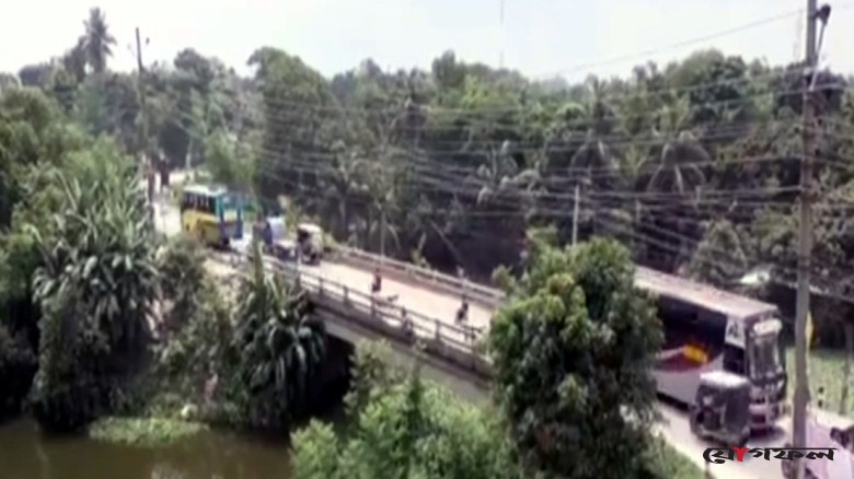 কালিহাতীতে ডোবার ওপর ১৩ কোটি টাকার সেতু, অর্থ অপচয়ের অভিযোগ