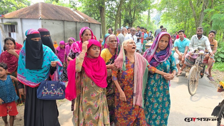 সাঁথিয়ায় পুকুরে পেঁয়াজ ব্যবসায়ীর গলাকাটা মরদেহ