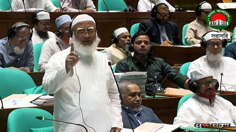 চোর-লুটেরা পালায়, সৎ মানুষ পালায় না: শফিকুর রহমান