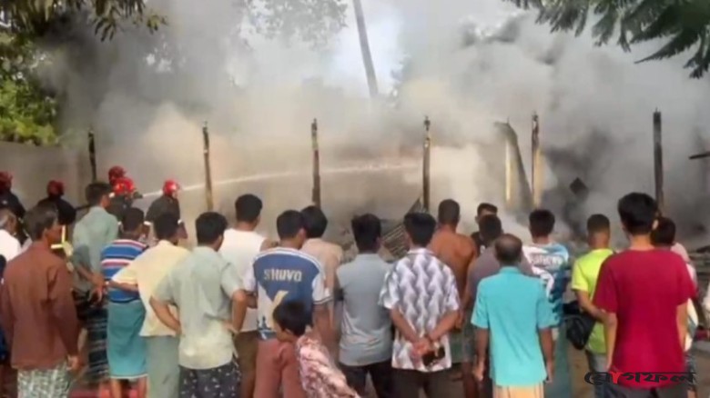 খাগড়াছড়িতে আগুনে ওষুধের গোডাউনসহ ৫ দোকান পুড়ে ছাই