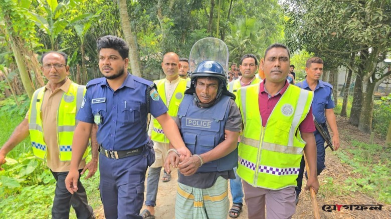 সাঁথিয়ায় পেঁয়াজ ব্যবসায়ী আ: আজিজ হত্যার প্রধান আসামী বাঘা নরসিংদী থেকে গ্রেফতার