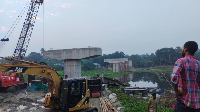 সাঁথিয়ায় সেতু নির্মাণ নিয়ে বিরোধ, ঠিকাদারের শর্তভঙ্গ  ও যুবদলের বিরুদ্ধে পাল্টা অভিযোগ