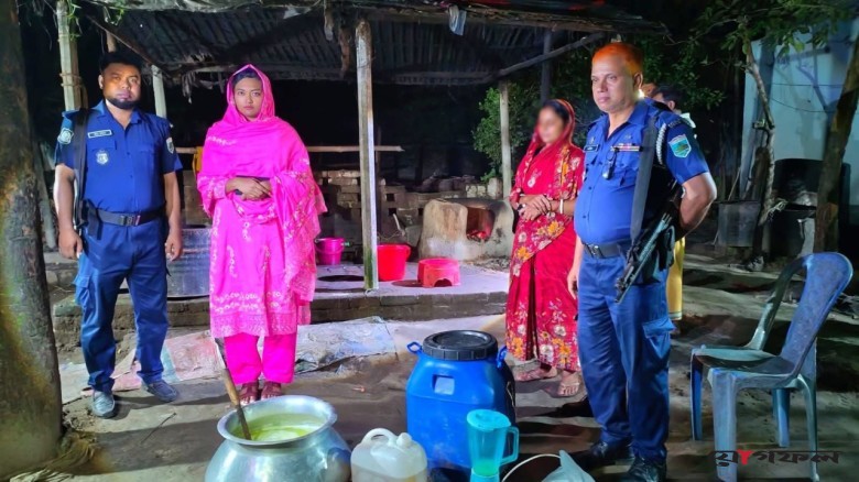 পাম অয়েল-ব্লিচিং পাউডার দিয়ে নকল দুধ, নারীর ১ লাখ টাকা জরিমানা