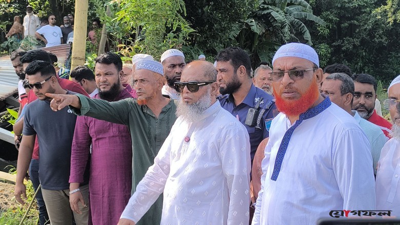 সিরাজদীখানে ধলেশ্বরীর ভয়াবহ ভাঙন পরিদর্শনে এমপি আব্দুল্লাহ