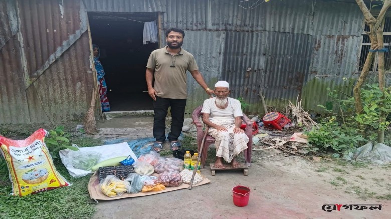 কুড়িগ্রামের ১৩৬ বছর বয়সী হোসেন মন্ডল দম্পতির পাশে দাঁড়াল ‘মানবিক রশিদ মন্ডল ফাউন্ডেশন’