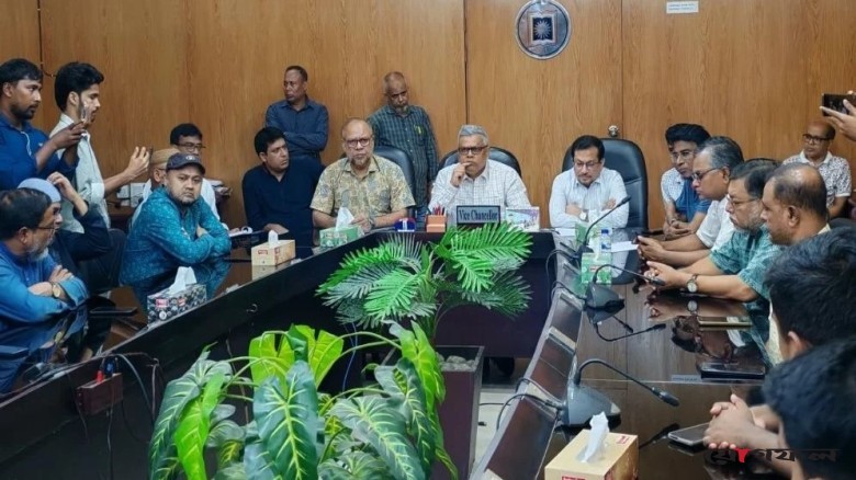 সাংবাদিকের ওপর হামলা: রাবির হল প্রাধ্যক্ষকে অব্যাহতি