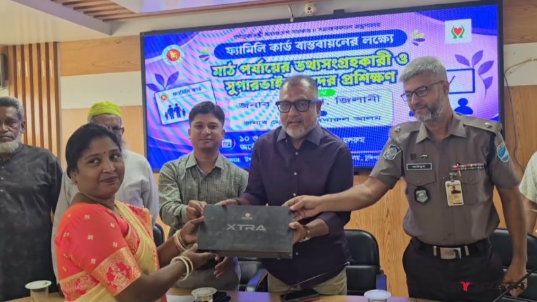নারীদের সম্মান বৃদ্ধিতে প্রধানমন্ত্রী তাদের ফ্যামিলি কার্ড দিয়েছে- এস এম জিলানী. এম পি