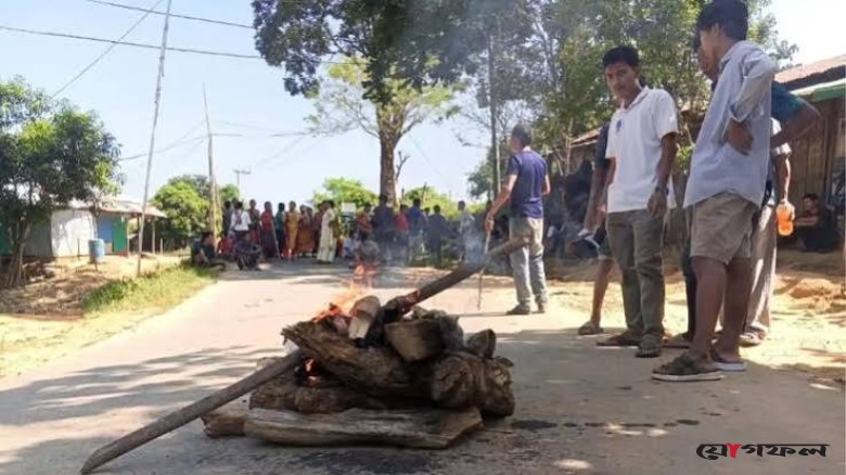 সাজেকে অনির্দিষ্টকালের সড়ক অবরোধ, আটকা পড়েছেন পর্যটকেরা