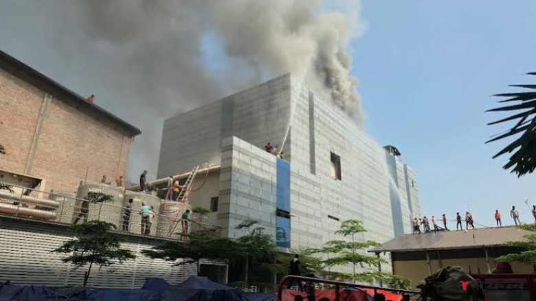 টঙ্গীতে ড্রাগ ইন্টারন্যাশনালের কারখানায় ভয়াবহ আগুন, নিয়ন্ত্রণে ১৪ ইউনিট