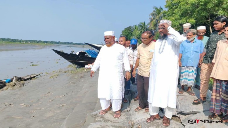 কপোতাক্ষের ভাঙনকবলিত এলাকা পরিদর্শনে এমপি আবুল কালাম আজাদ