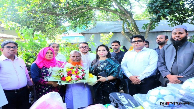 নরসিংদীর গর্ব হাতবিহীন "দুঃখু মিয়া " অদম্য মনোবলে জ্বালিয়েছেন শিক্ষার আলো