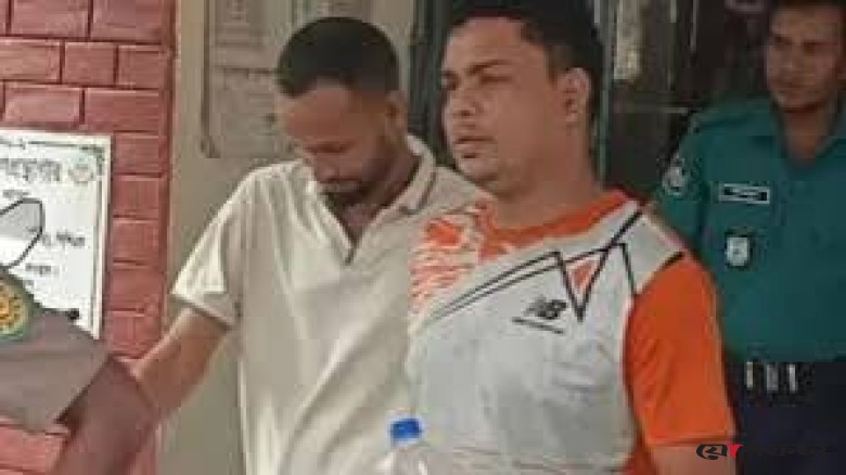 রংপুরে আবাসিক হোটেল থেকে ইয়াবাসহ দুই পুলিশ সদস্য আটক, কারাগারে