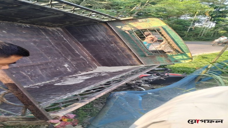 গোপালগঞ্জে  মোটর সাইকেল-পিকআপ সংঘর্ষে দেহ থেকে হাত বিচ্ছিন্ন