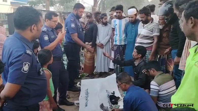চুয়াডাঙ্গায় গরুবাহী ভটভটি খাদে পড়ে ব্যবসায়ী নিহত, ২ গরুর মৃত্যু
