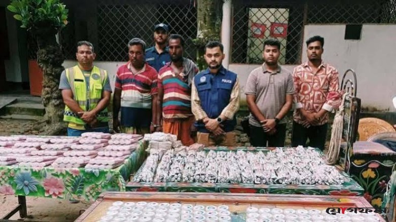চুয়াডাঙ্গায় ভারতীয় কসমেটিকসের চালান জব্দ, আটক ২