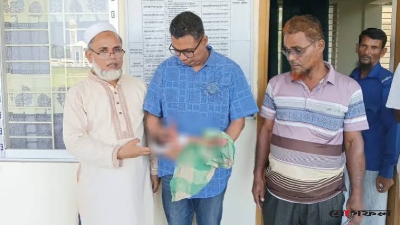 লালমাইয়ে নবজাতককে বৃদ্ধার কাছে রেখে চলে গেলেন মা, পাঠানো হলো সেফ হোমে