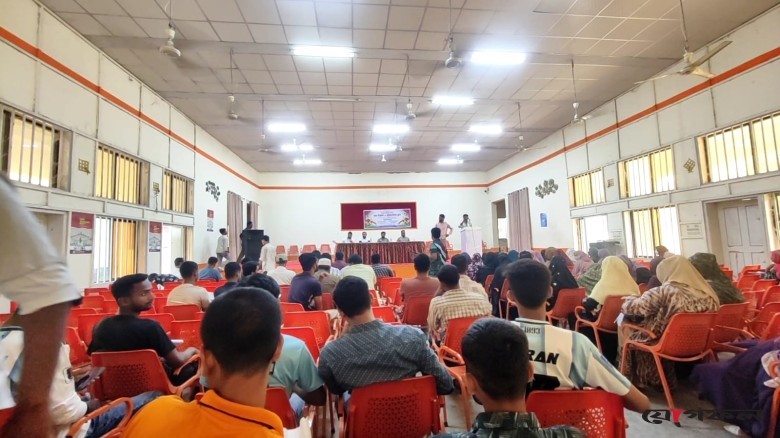 রায়গঞ্জে বিনা মূল্যে ফ্রিল্যান্সিং প্রশিক্ষণ অংশ নিলেন দুই শতাধিক তরুণ-তরুণী