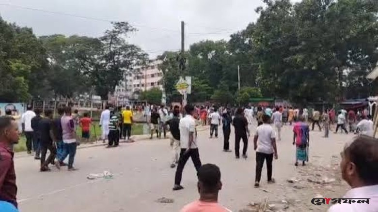হজযাত্রীর লাগেজ হারানো নিয়ে ব্রাহ্মণবাড়িয়ায় দুই গ্রামের সংঘর্ষ, আহত ৫০
