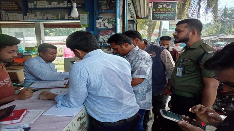 পাইকগাছায় মেয়াদোত্তীর্ণ ওষুধ বিক্রি ৪ ফার্মেসিকে জরিমানা