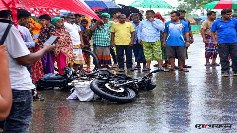 বগুড়ায় বালুবোঝাই ট্রাকের চাপায় মোটরসাইকেলচালক নিহত, আহত দুই সহকর্মী